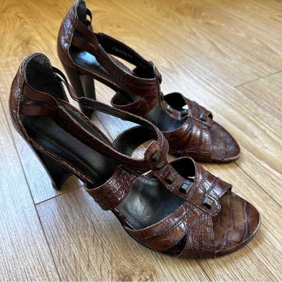 Stuart Weitzman summer heel, size 9.5. Brown alligator finish leather - Picture 6 of 7